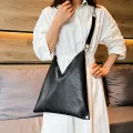 Nouveau Chic Handbag – Effortless Style Meets Versatility