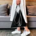 Nouveau Chic Handbag – Effortless Style Meets Versatility