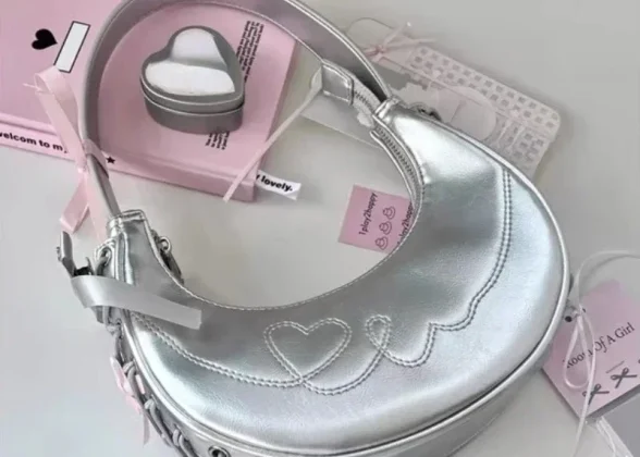 Luna Ray – Effortlessly Chic Half Moon Underarm Handbag
