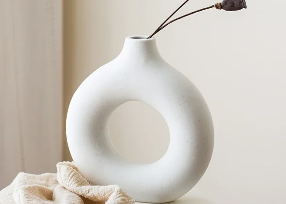 NovaVase – Modern White Ceramic Vase for Home Decor and Floral Arrangements