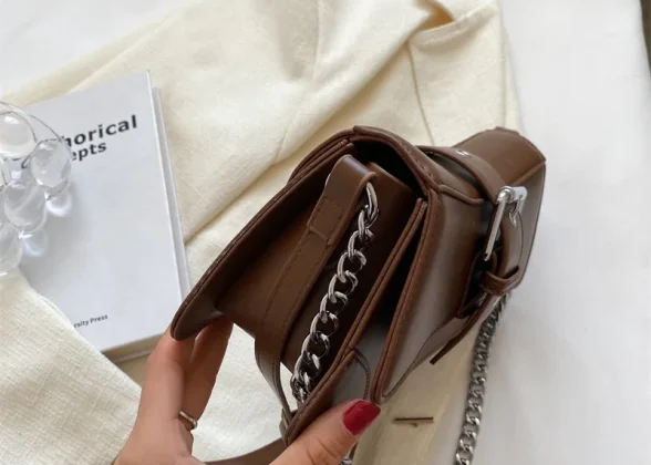 Vera Cuir – Elegant Vintage Luxury Chain Shoulder Bag for Women | Stylish Flap Crossbody Handbag