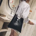 Nouveau Chic Handbag – Effortless Style Meets Versatility