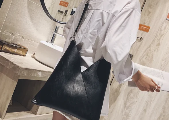Nouveau Chic Handbag – Effortless Style Meets Versatility