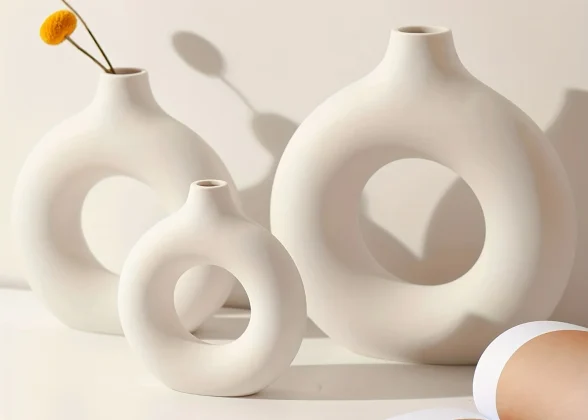 NovaVase – Modern White Ceramic Vase for Home Decor and Floral Arrangements