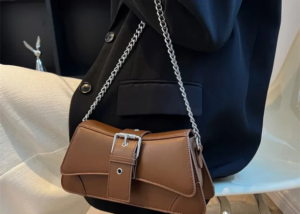 Vera Cuir – Elegant Vintage Luxury Chain Shoulder Bag for Women | Stylish Flap Crossbody Handbag
