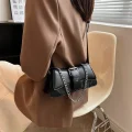 Vera Cuir – Elegant Vintage Luxury Chain Shoulder Bag for Women | Stylish Flap Crossbody Handbag