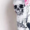 Rebel Rose Leggings: Floral & Skull Print Slim-Fit Tights for Bold Fashion