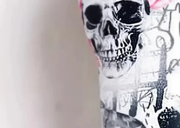 Rebel Rose Leggings: Floral & Skull Print Slim-Fit Tights for Bold Fashion