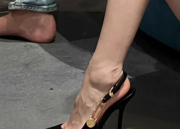 Ravissante Luxury Rhinestones Sequined Buckle Women Pumps