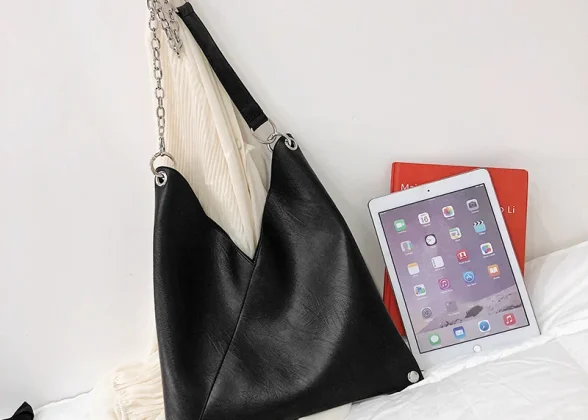 Nouveau Chic Handbag – Effortless Style Meets Versatility