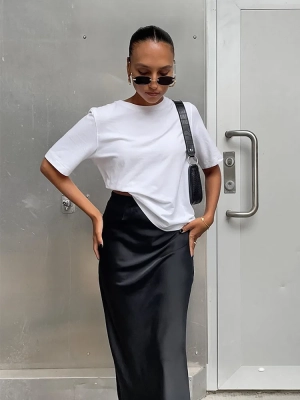 Obsidian – Elegant Black Satin Trumpet Skirt for Women