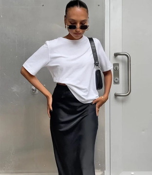 Obsidian – Elegant Black Satin Trumpet Skirt for Women