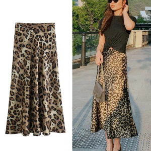 Leopard Charm – Elegant High-Waist Leopard Print Skirt for Women